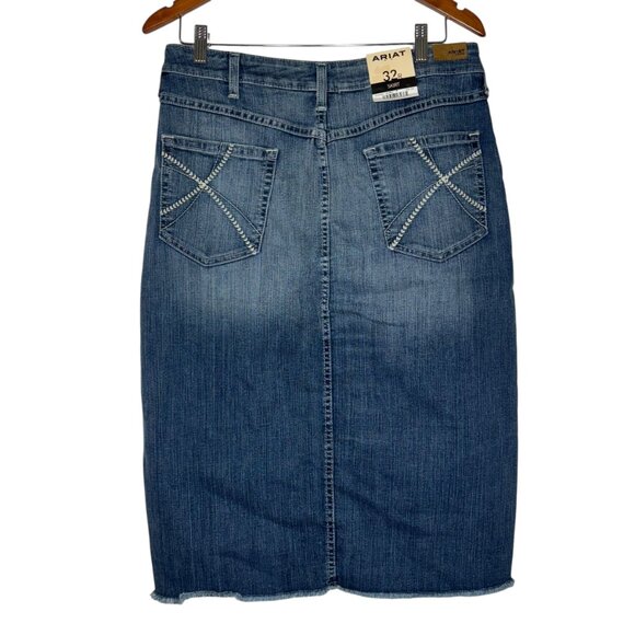 Ariat Denim Skirt Women's Size 32R Button Front Frayed Hem Distressed Pockets - Picture 3 of 4